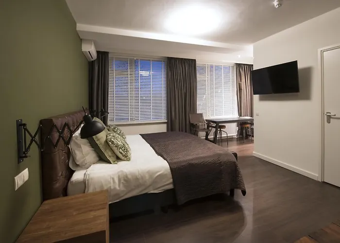 Hotel Brainport And 3*