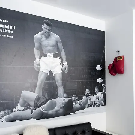 Brainport And Отель 3*