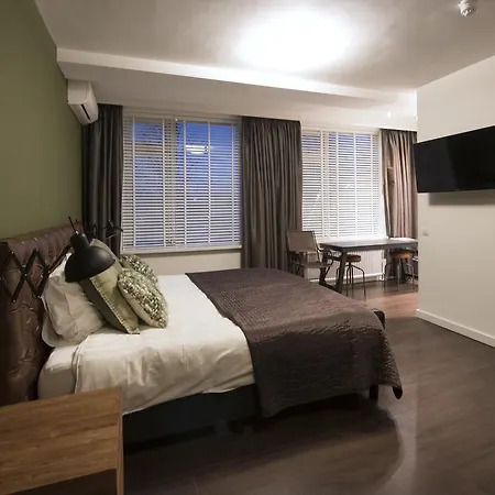 Отель Brainport And 3*