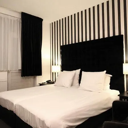 Отель Brainport And 3*