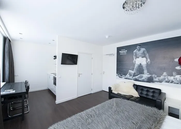 Szálloda Brainport And 3*